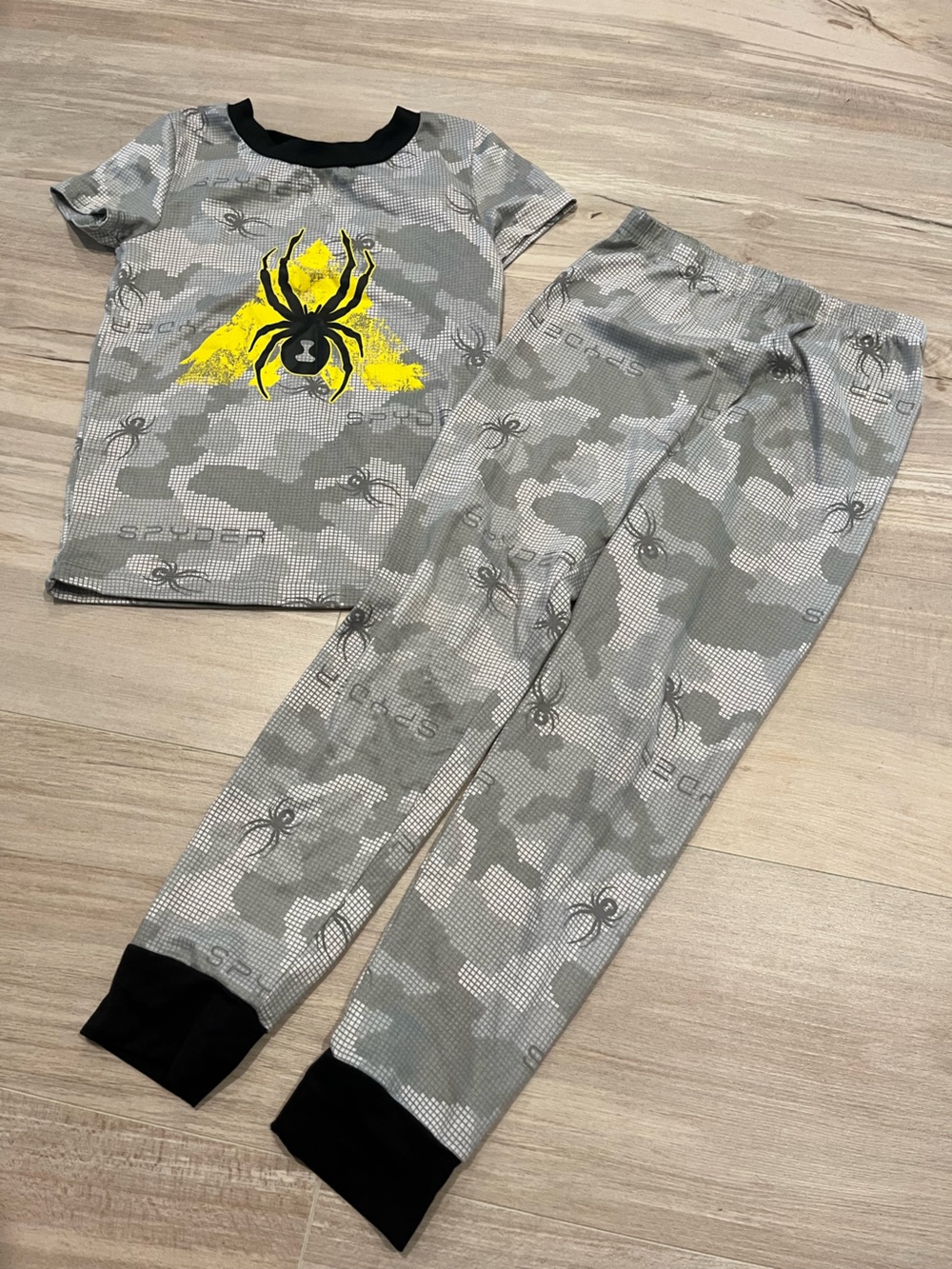 Spyder Kids Gray Camo Pajama Set with Yellow Spider Size 5